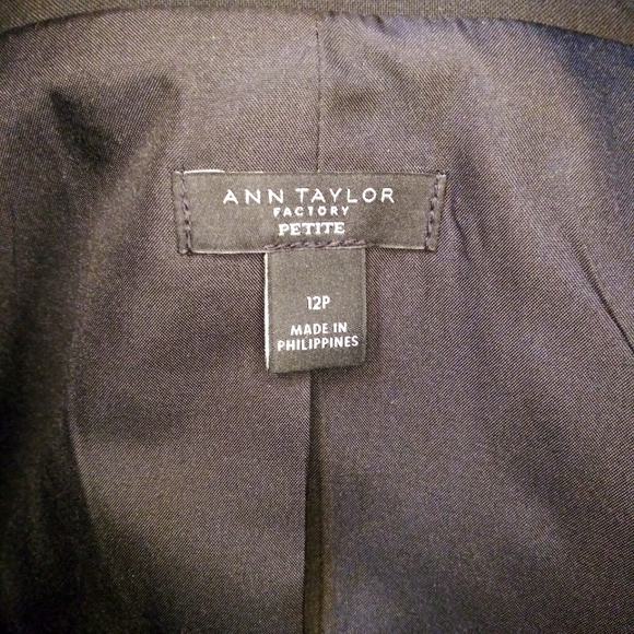 Ann Taylor Black Single Button Flap Pocket Petite Size Blazer - Picture 4 of 6